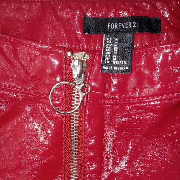 SOLD!👋Forever 21 Patent Leather Red Skirt Size Medium - Picture 5 of 6